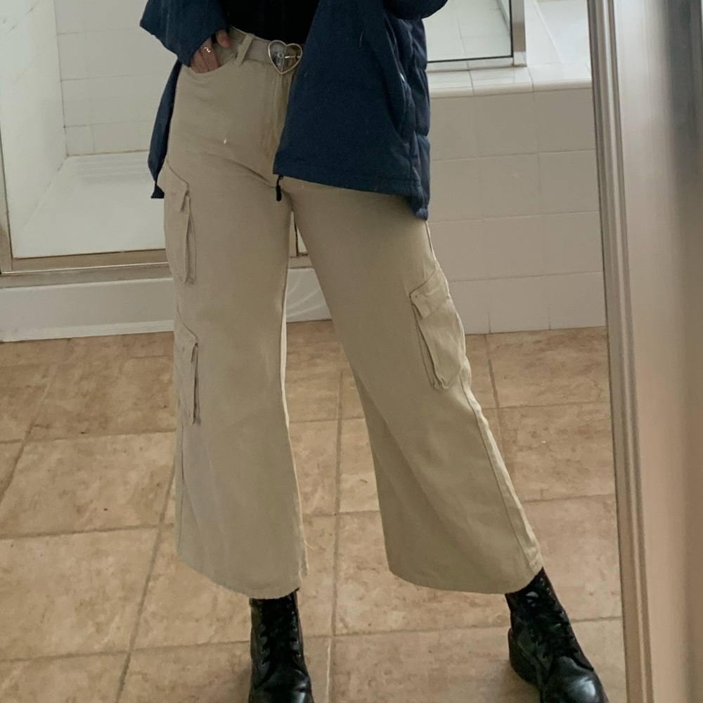 Khaki pants with pockets only worn once !